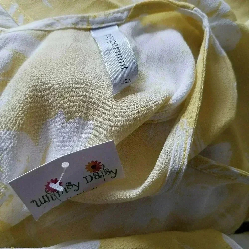 Peppermint Sun Dress Large NWT Keyhole Back Yellow Soft Flowers - Picture 4 of 4